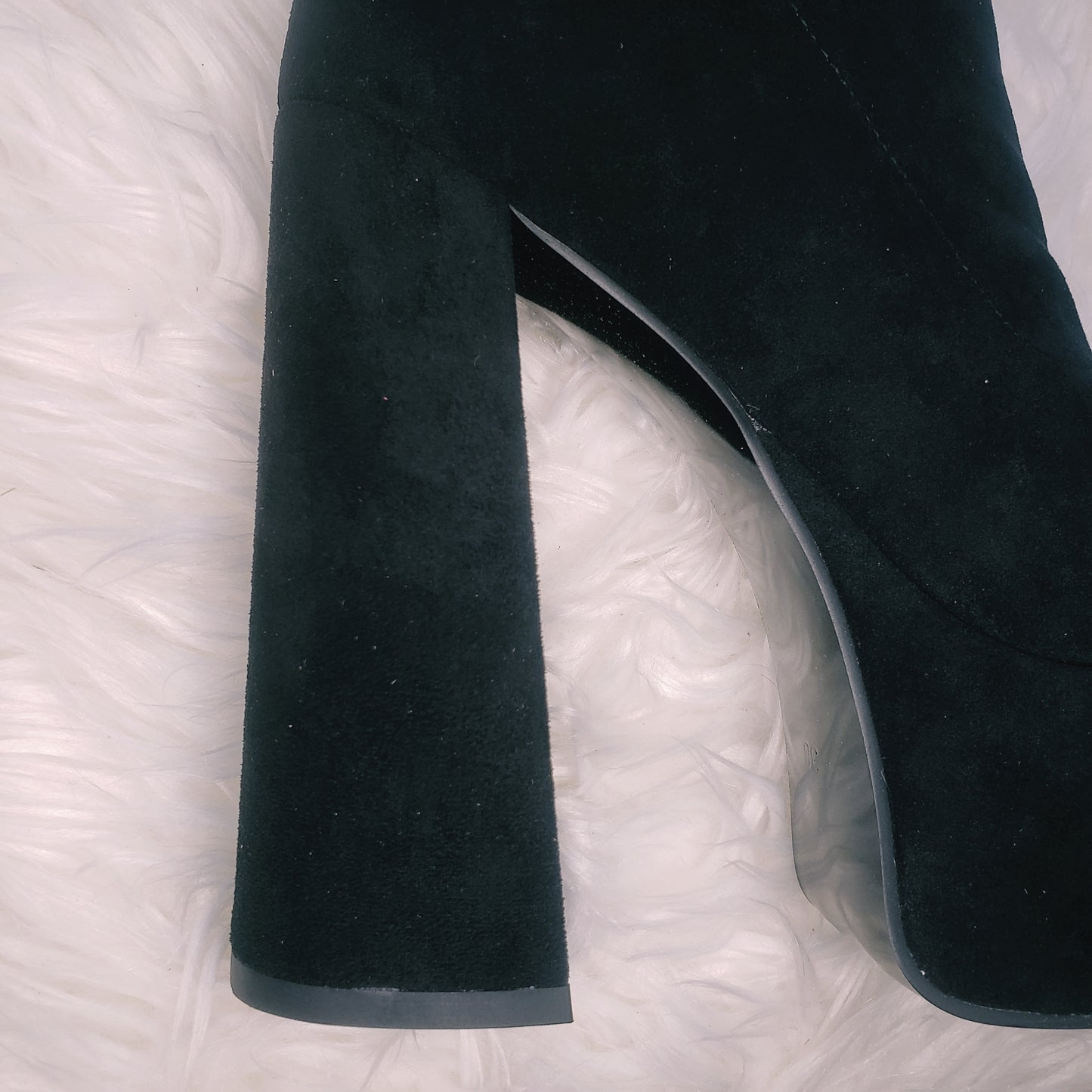 Black suede retro chunky platform boots. Round toe and block heel give it a 60's and 70's inspired twist. Knee high suede boots.