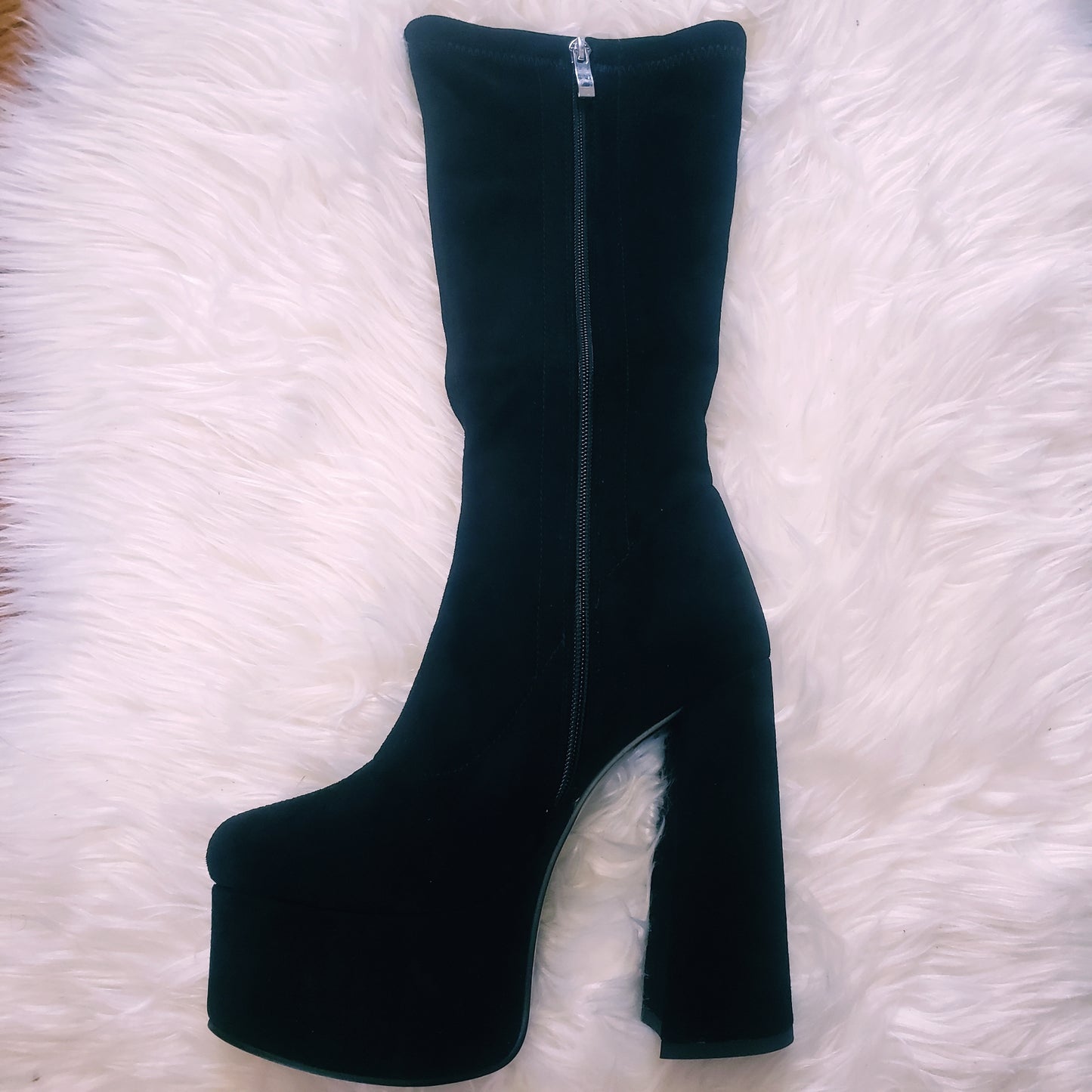 Black suede retro chunky platform boots. Round toe and block heel give it a 60's and 70's inspired twist. Knee high suede boots.