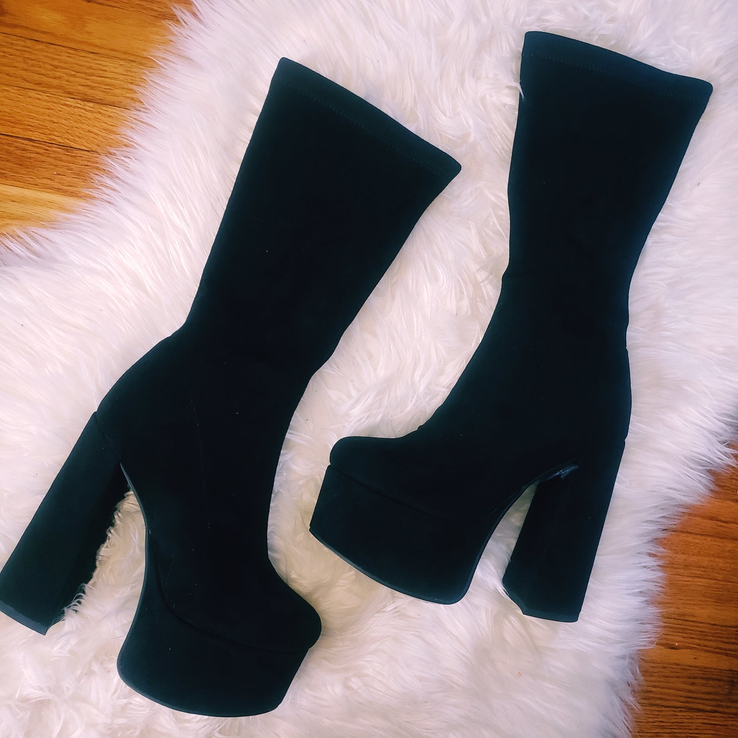 Black suede retro chunky platform boots. Round toe and block heel give it a 60's and 70's inspired twist. Knee high suede boots.