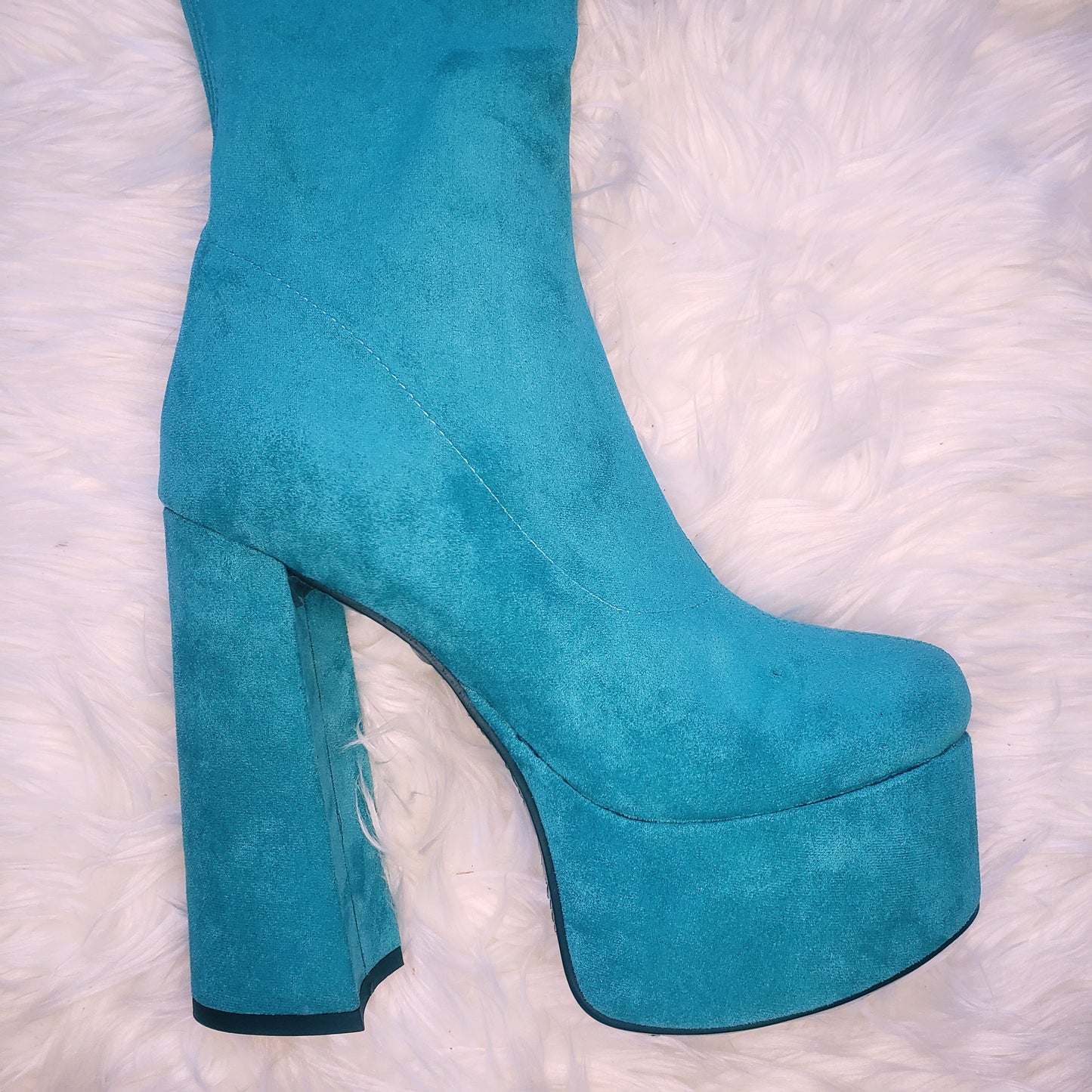 Teal blue suede retro chunky platform boots. Round toe and block heel give it a 60's and 70's inspired twist. Knee high suede boots.