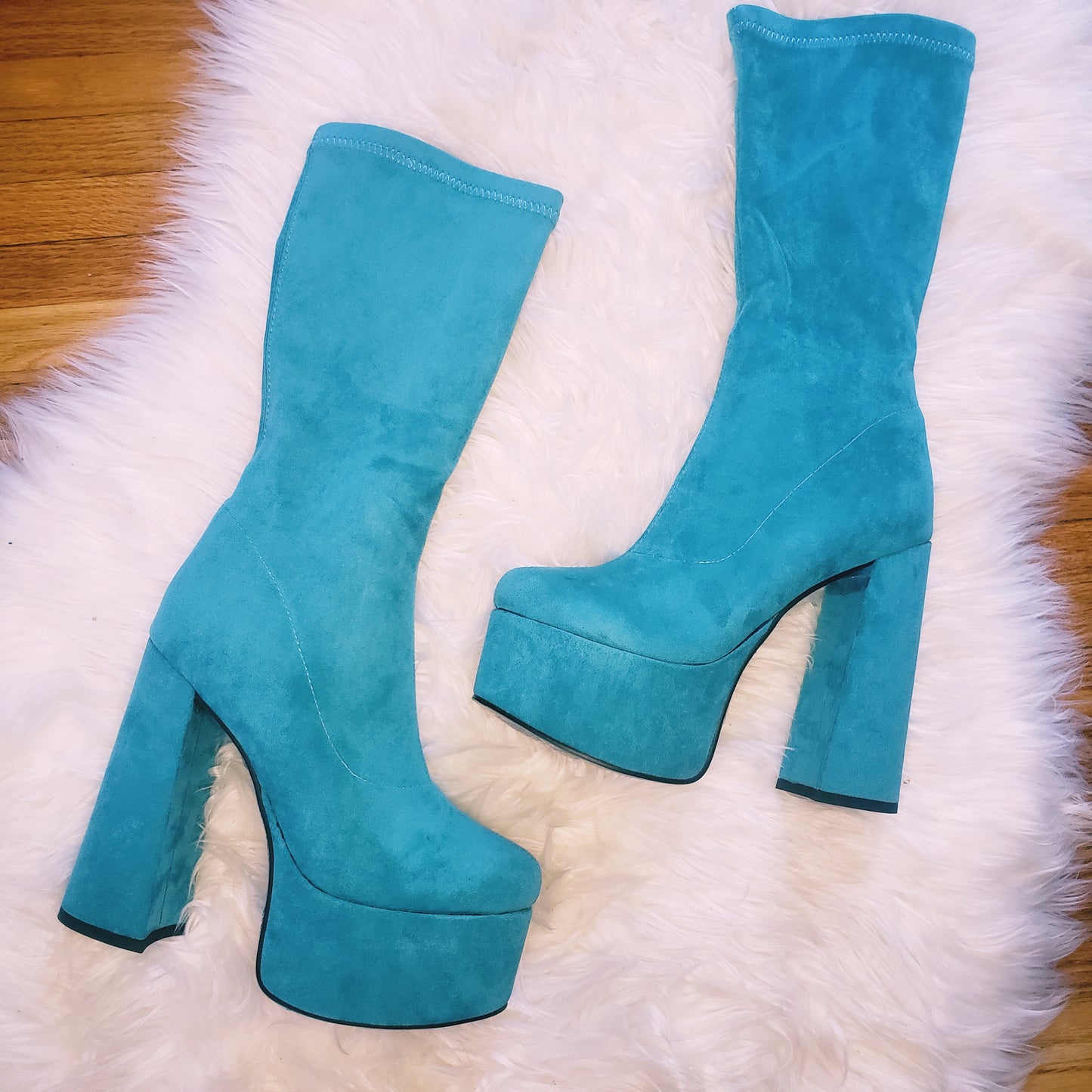Teal blue suede retro chunky platform boots. Round toe and block heel give it a 60's and 70's inspired twist. Knee high suede boots.