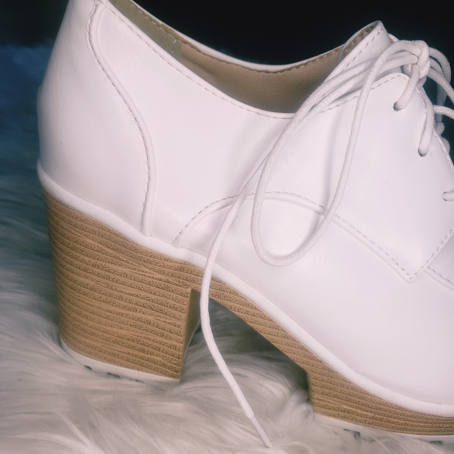 White retro 70's disco shoes, platform chunky oxford heels.